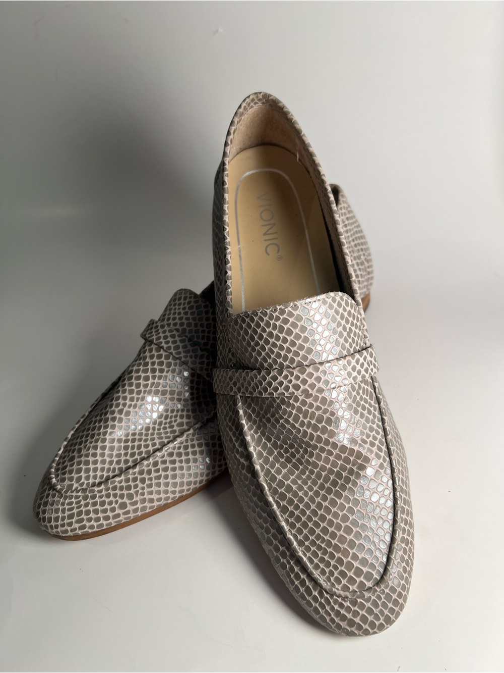 Vionic ZANA Gray Tan Lizard Print Slip On Loafer Flats Size 9